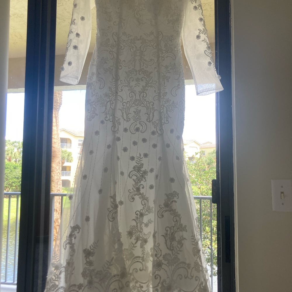 Beautiful Appliqué Wedding Dress